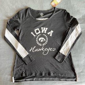 NCAA North Dakota Fighting Hawks Women's V-Neck Cream T-Shirt S 4/6